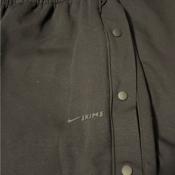 NikeSKIMS Matte Tricot
Women's Side-Snap Pants - Picture 2 of 15